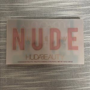 Huda beauty eyeshadow new nude